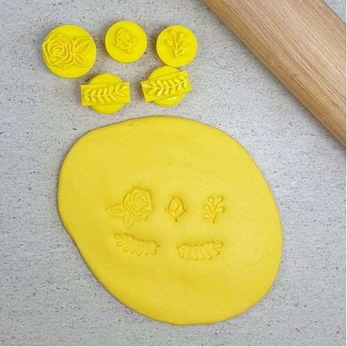 FLOWERS ACCENTS Embosser Set