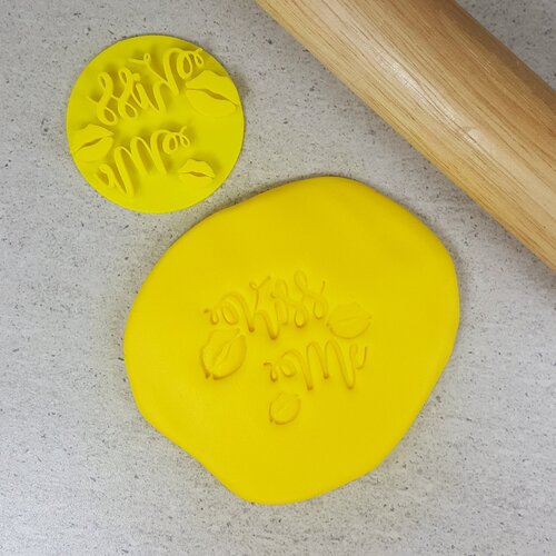 KISS ME Embosser - 60mm